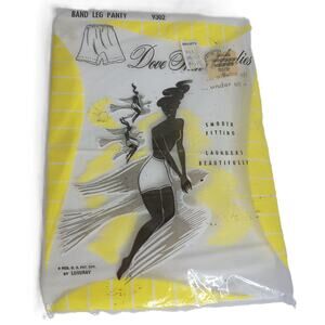 Vintage Luxuray Dove Skin Shorts Bloomers Band Leg Panty Granny Size 8 New